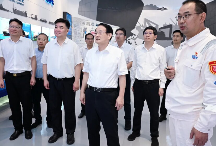 浙江省委書記易煉紅到舟山中遠(yuǎn)海運(yùn)重工考察調(diào)研